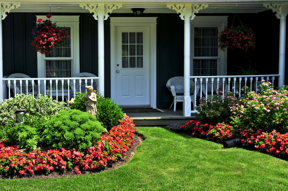 How to Landscape a Yard for Home Selling